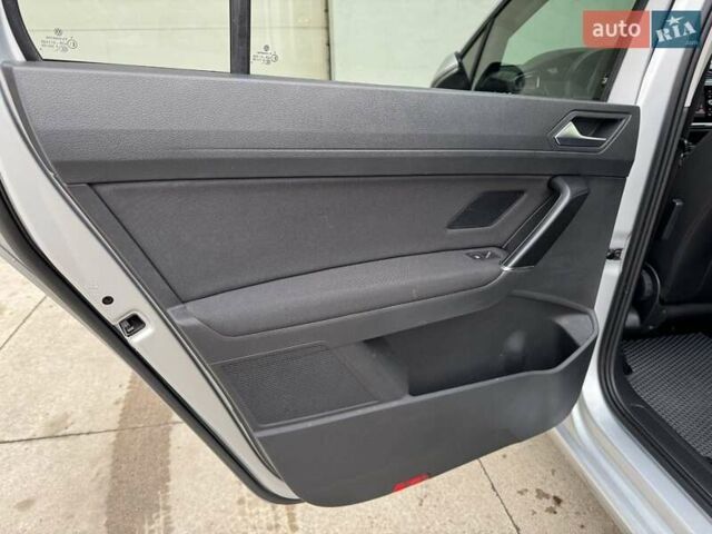 Серый Фольксваген Туран, объемом двигателя 2 л и пробегом 240 тыс. км за 17300 $, фото 49 на Automoto.ua