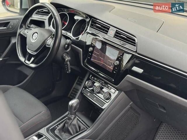 Серый Фольксваген Туран, объемом двигателя 2 л и пробегом 240 тыс. км за 17300 $, фото 65 на Automoto.ua