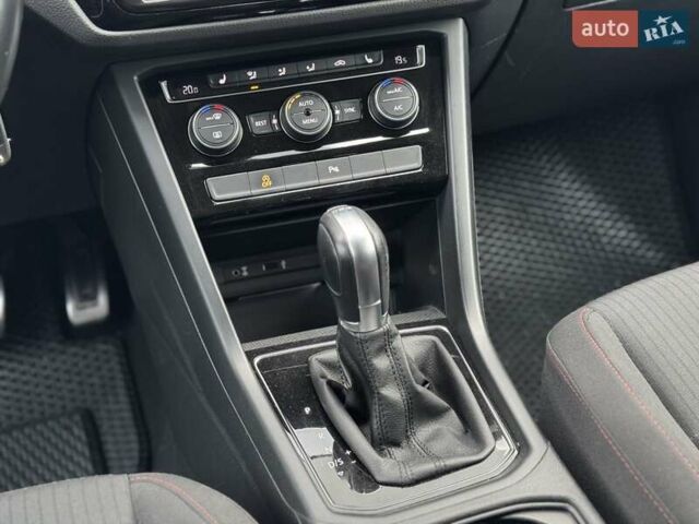 Серый Фольксваген Туран, объемом двигателя 2 л и пробегом 240 тыс. км за 17300 $, фото 66 на Automoto.ua