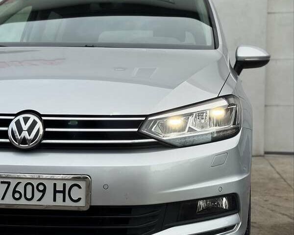 Серый Фольксваген Туран, объемом двигателя 2 л и пробегом 240 тыс. км за 17300 $, фото 11 на Automoto.ua