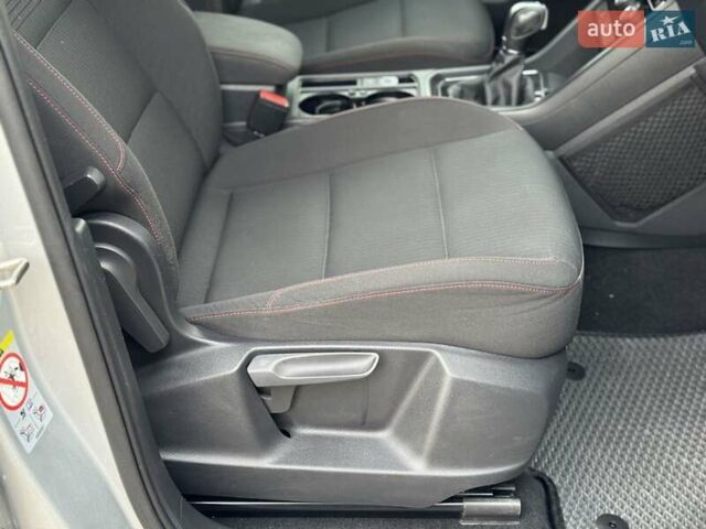 Серый Фольксваген Туран, объемом двигателя 2 л и пробегом 240 тыс. км за 17300 $, фото 58 на Automoto.ua