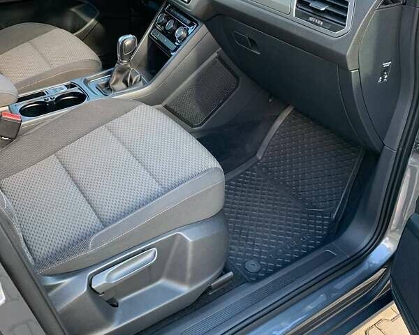 Сірий Фольксваген Туран, об'ємом двигуна 1.97 л та пробігом 246 тис. км за 20000 $, фото 44 на Automoto.ua