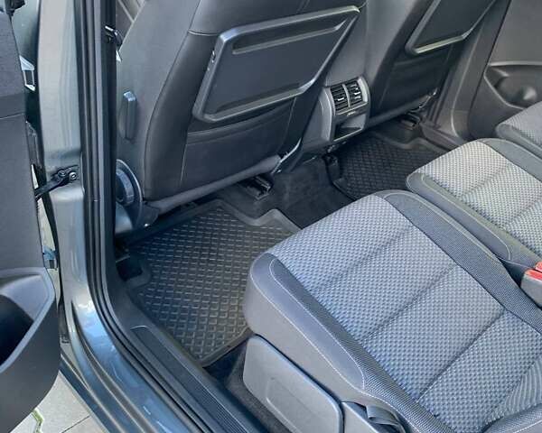 Сірий Фольксваген Туран, об'ємом двигуна 1.97 л та пробігом 246 тис. км за 20000 $, фото 33 на Automoto.ua