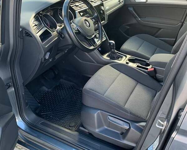 Сірий Фольксваген Туран, об'ємом двигуна 1.97 л та пробігом 246 тис. км за 20000 $, фото 49 на Automoto.ua