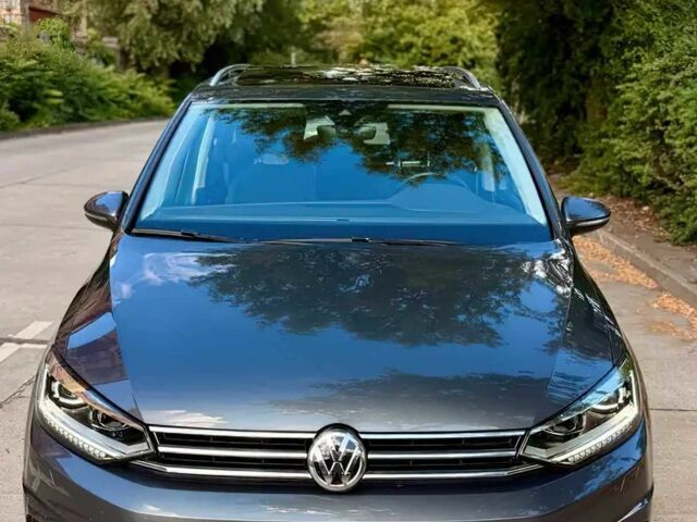 Серый Фольксваген Туран, объемом двигателя 1.5 л и пробегом 45 тыс. км за 12500 $, фото 1 на Automoto.ua