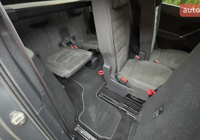 Серый Фольксваген Туран, объемом двигателя 1.97 л и пробегом 278 тыс. км за 18700 $, фото 58 на Automoto.ua