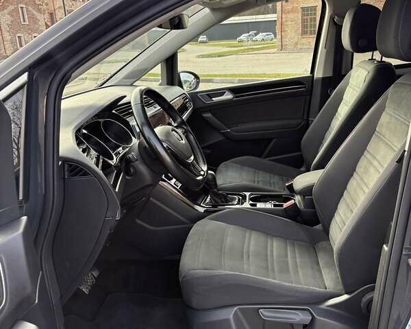 Серый Фольксваген Туран, объемом двигателя 1.97 л и пробегом 231 тыс. км за 18650 $, фото 25 на Automoto.ua