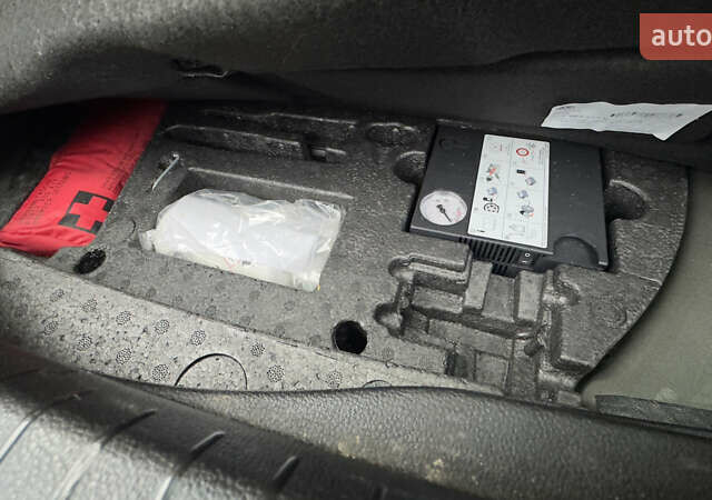 Серый Фольксваген Туран, объемом двигателя 1.97 л и пробегом 278 тыс. км за 18700 $, фото 69 на Automoto.ua