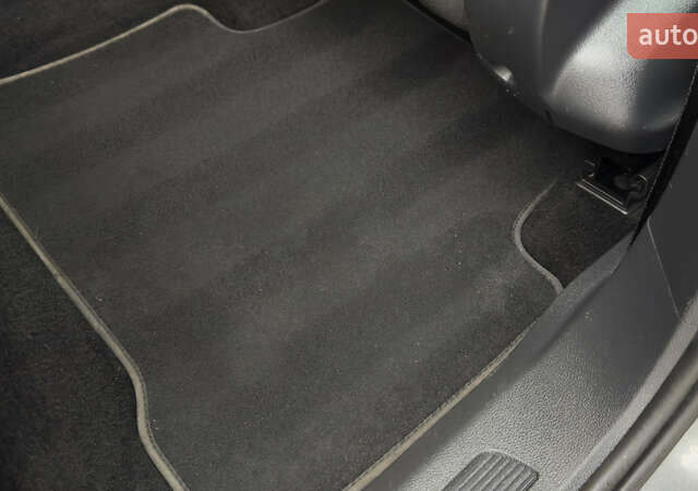 Серый Фольксваген Туран, объемом двигателя 1.97 л и пробегом 278 тыс. км за 18700 $, фото 55 на Automoto.ua