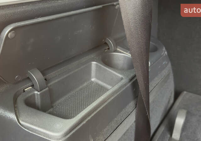 Серый Фольксваген Туран, объемом двигателя 1.97 л и пробегом 278 тыс. км за 18700 $, фото 71 на Automoto.ua