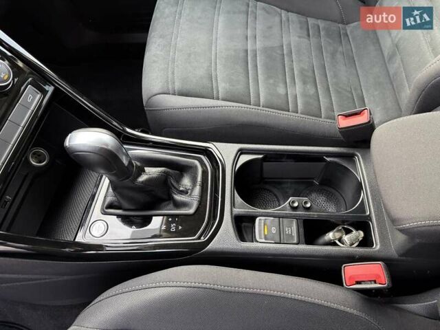 Серый Фольксваген Туран, объемом двигателя 1.97 л и пробегом 231 тыс. км за 18650 $, фото 45 на Automoto.ua