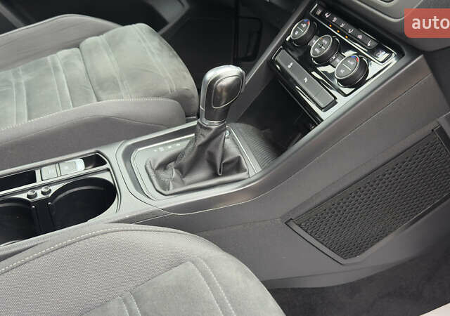 Серый Фольксваген Туран, объемом двигателя 1.97 л и пробегом 278 тыс. км за 18700 $, фото 74 на Automoto.ua