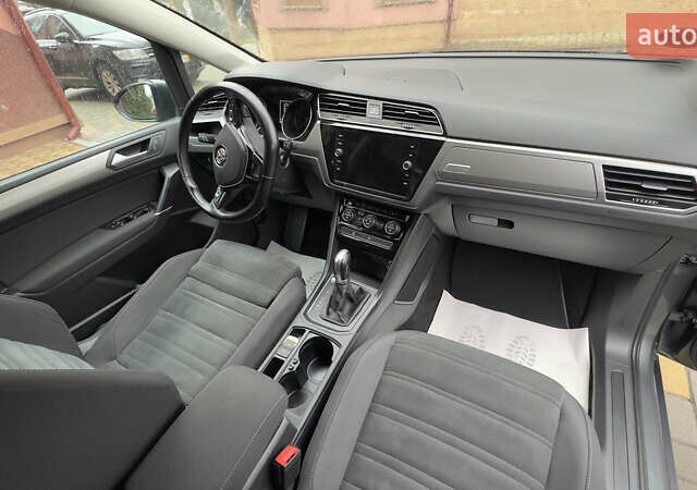 Серый Фольксваген Туран, объемом двигателя 1.97 л и пробегом 278 тыс. км за 18700 $, фото 21 на Automoto.ua