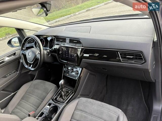 Серый Фольксваген Туран, объемом двигателя 1.97 л и пробегом 231 тыс. км за 18650 $, фото 19 на Automoto.ua