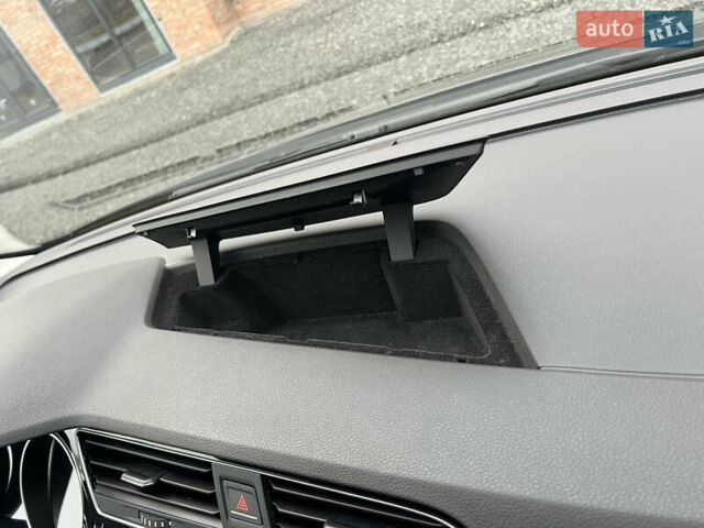 Серый Фольксваген Туран, объемом двигателя 1.97 л и пробегом 200 тыс. км за 20600 $, фото 29 на Automoto.ua