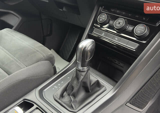 Серый Фольксваген Туран, объемом двигателя 1.97 л и пробегом 278 тыс. км за 18700 $, фото 23 на Automoto.ua