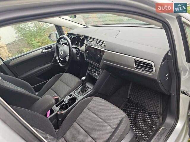 Сірий Фольксваген Туран, об'ємом двигуна 1.97 л та пробігом 146 тис. км за 20500 $, фото 2 на Automoto.ua