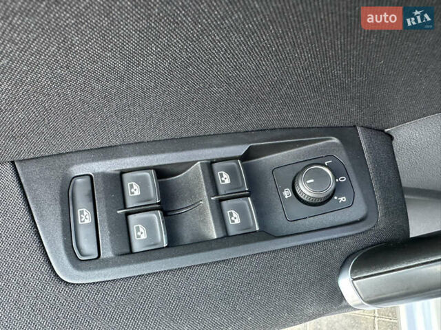 Сірий Фольксваген Туран, об'ємом двигуна 2 л та пробігом 236 тис. км за 19800 $, фото 60 на Automoto.ua