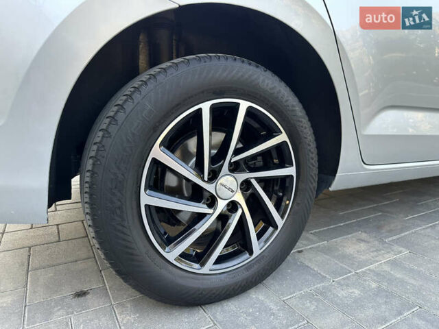 Серый Фольксваген Туран, объемом двигателя 2 л и пробегом 236 тыс. км за 20500 $, фото 87 на Automoto.ua