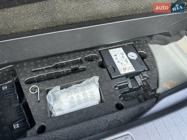 Серый Фольксваген Туран, объемом двигателя 2 л и пробегом 236 тыс. км за 20500 $, фото 57 на Automoto.ua