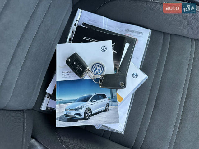Серый Фольксваген Туран, объемом двигателя 2 л и пробегом 236 тыс. км за 20500 $, фото 90 на Automoto.ua