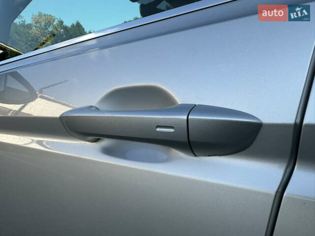 Серый Фольксваген Туран, объемом двигателя 2 л и пробегом 236 тыс. км за 20500 $, фото 22 на Automoto.ua