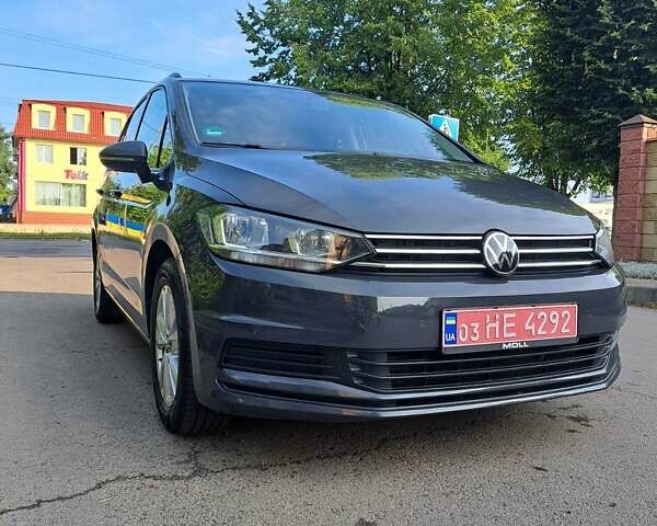 Серый Фольксваген Туран, объемом двигателя 2 л и пробегом 240 тыс. км за 17900 $, фото 1 на Automoto.ua