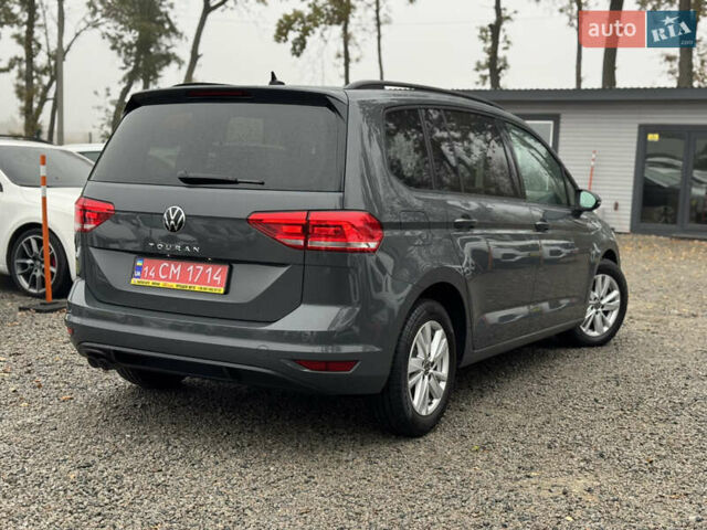 Серый Фольксваген Туран, объемом двигателя 2 л и пробегом 185 тыс. км за 22500 $, фото 2 на Automoto.ua
