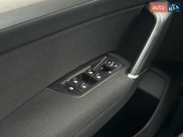 Серый Фольксваген Туран, объемом двигателя 2 л и пробегом 185 тыс. км за 22500 $, фото 11 на Automoto.ua