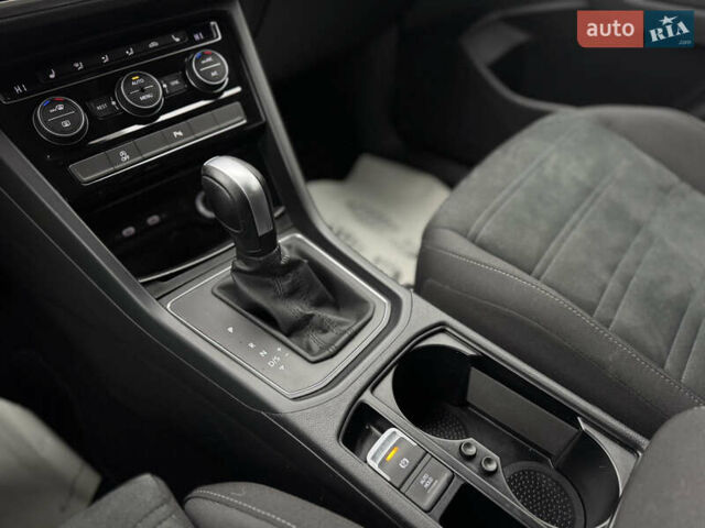 Серый Фольксваген Туран, объемом двигателя 2 л и пробегом 185 тыс. км за 22500 $, фото 16 на Automoto.ua