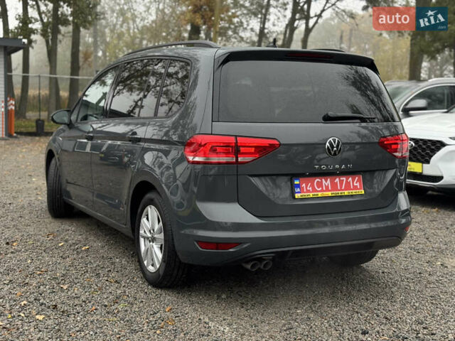 Серый Фольксваген Туран, объемом двигателя 2 л и пробегом 185 тыс. км за 22500 $, фото 1 на Automoto.ua