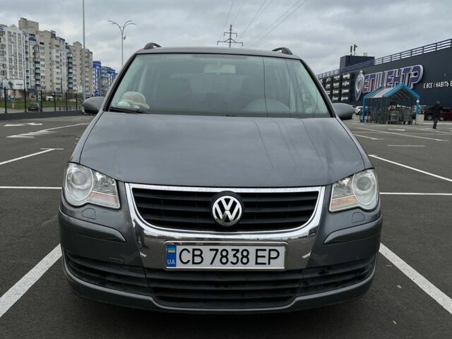 Серый Фольксваген Туран, объемом двигателя 1.4 л и пробегом 192 тыс. км за 6300 $, фото 1 на Automoto.ua