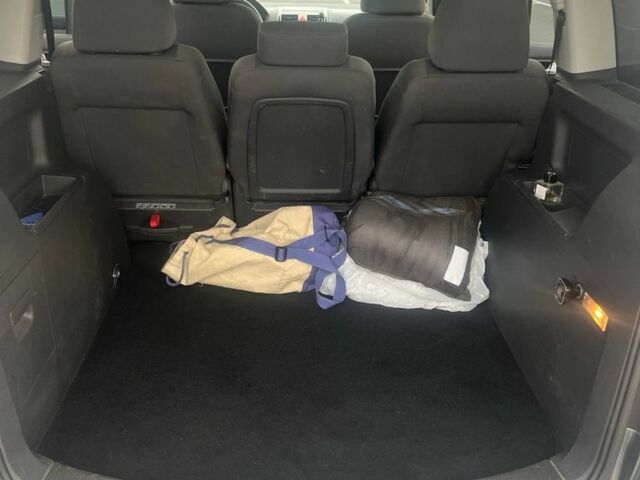 Серый Фольксваген Туран, объемом двигателя 1.4 л и пробегом 192 тыс. км за 6300 $, фото 6 на Automoto.ua