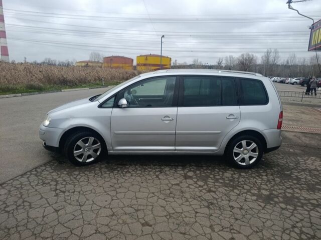 Серый Фольксваген Туран, объемом двигателя 2 л и пробегом 180 тыс. км за 2600 $, фото 4 на Automoto.ua