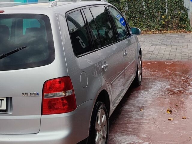 Серый Фольксваген Туран, объемом двигателя 1.6 л и пробегом 359 тыс. км за 3500 $, фото 3 на Automoto.ua