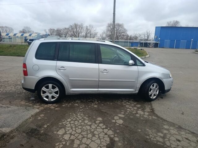 Серый Фольксваген Туран, объемом двигателя 2 л и пробегом 180 тыс. км за 2600 $, фото 1 на Automoto.ua