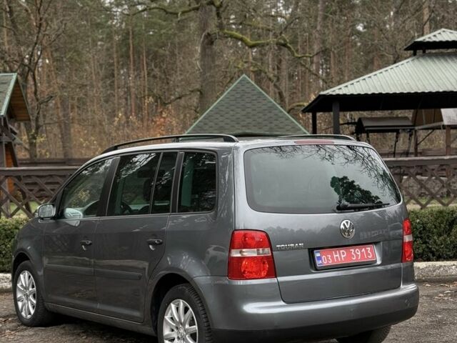 Сірий Фольксваген Туран, об'ємом двигуна 1.6 л та пробігом 200 тис. км за 5700 $, фото 3 на Automoto.ua