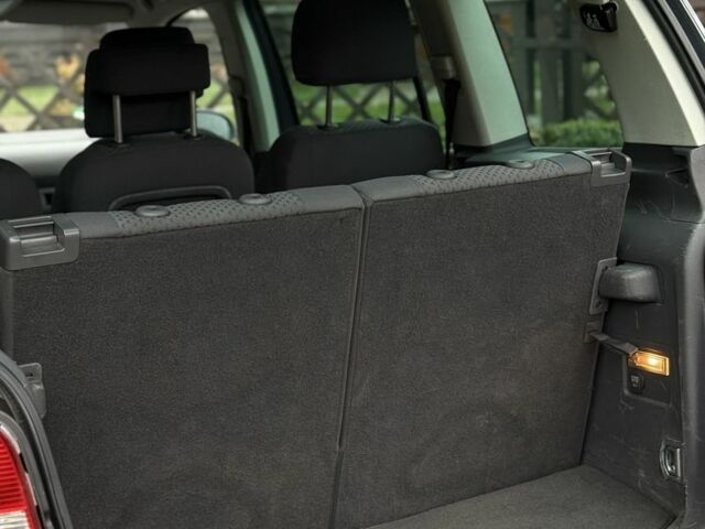 Сірий Фольксваген Туран, об'ємом двигуна 1.6 л та пробігом 200 тис. км за 5700 $, фото 5 на Automoto.ua