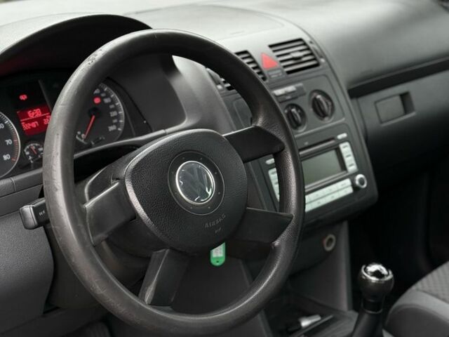 Сірий Фольксваген Туран, об'ємом двигуна 1.6 л та пробігом 200 тис. км за 5700 $, фото 7 на Automoto.ua