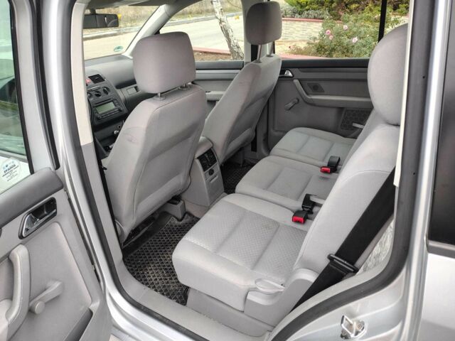 Серый Фольксваген Туран, объемом двигателя 1.6 л и пробегом 181 тыс. км за 5300 $, фото 6 на Automoto.ua