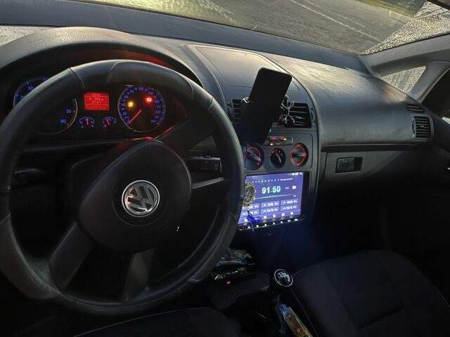 Серый Фольксваген Туран, объемом двигателя 1.6 л и пробегом 290 тыс. км за 4700 $, фото 6 на Automoto.ua