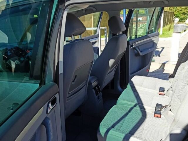 Серый Фольксваген Туран, объемом двигателя 2 л и пробегом 224 тыс. км за 3494 $, фото 9 на Automoto.ua