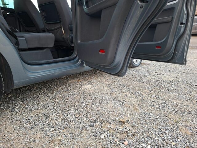 Серый Фольксваген Туран, объемом двигателя 1.9 л и пробегом 300 тыс. км за 3300 $, фото 10 на Automoto.ua