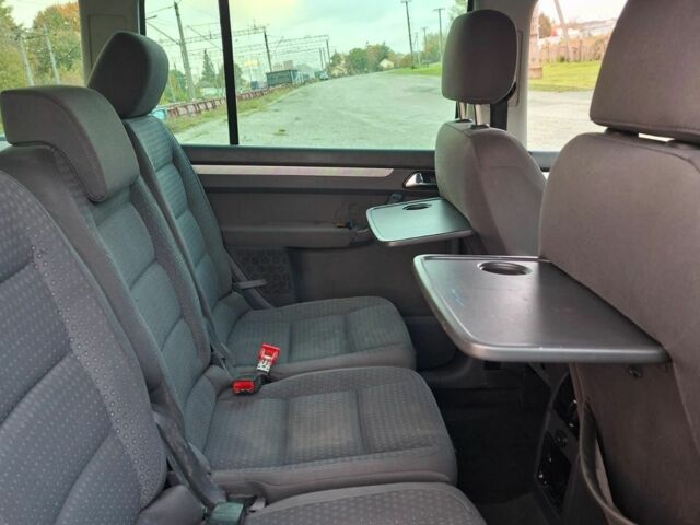 Серый Фольксваген Туран, объемом двигателя 1.9 л и пробегом 300 тыс. км за 3300 $, фото 7 на Automoto.ua