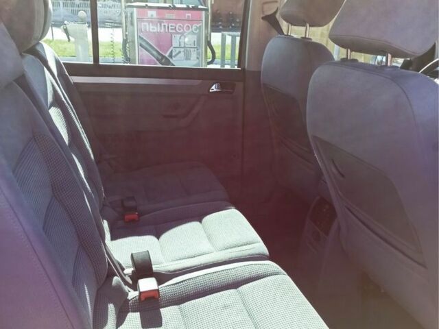 Серый Фольксваген Туран, объемом двигателя 2 л и пробегом 224 тыс. км за 3480 $, фото 4 на Automoto.ua