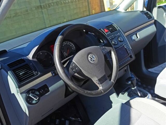 Серый Фольксваген Туран, объемом двигателя 2 л и пробегом 224 тыс. км за 3494 $, фото 3 на Automoto.ua