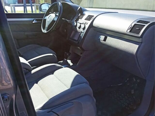 Серый Фольксваген Туран, объемом двигателя 2 л и пробегом 224 тыс. км за 3494 $, фото 5 на Automoto.ua