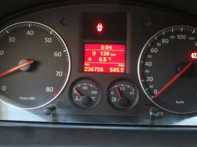 Серый Фольксваген Туран, объемом двигателя 1.6 л и пробегом 230 тыс. км за 6500 $, фото 23 на Automoto.ua