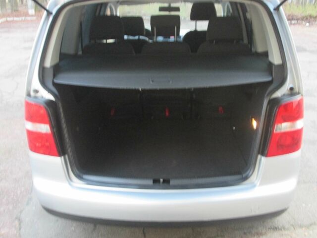 Серый Фольксваген Туран, объемом двигателя 1.6 л и пробегом 230 тыс. км за 6500 $, фото 8 на Automoto.ua