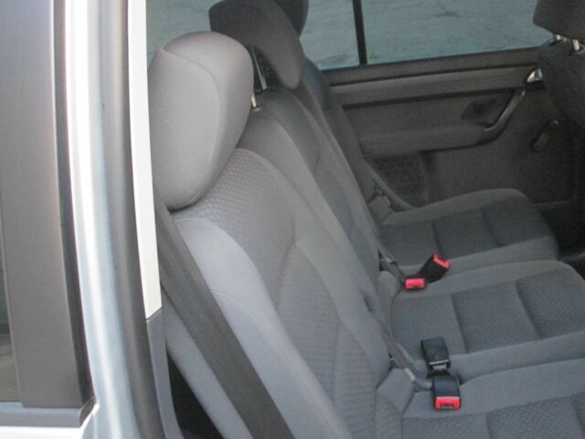 Серый Фольксваген Туран, объемом двигателя 1.6 л и пробегом 230 тыс. км за 6500 $, фото 16 на Automoto.ua